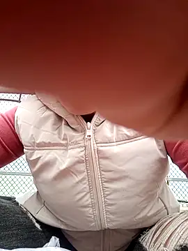 Snapshot of yoyo-mi chatting on November 16, 5:02 am yoyo-mi online show from November 16, 5:02 am