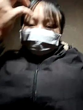 Snapshot of yoyo-mi chatting on November 28, 1:52 am yoyo-mi online show from November 28, 1:52 am