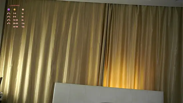 Snapshot of MagdalenWikle chatting on November 8, 10:26 am MagdalenWikle online show from November 8, 10:26 am