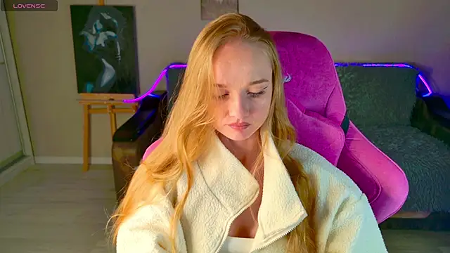 Snapshot of Shawty_Mia chatting on December 3, 2:04 pm Shawty Mia online show from December 3, 2:04 pm