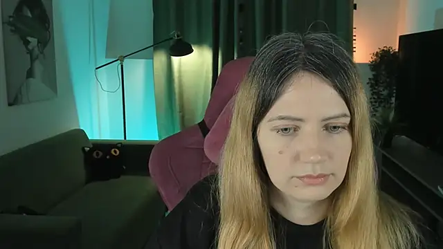 Snapshot of AleksaLaurent chatting on November 13, 2:32 am AleksaLaurent online show from November 13, 2:32 am