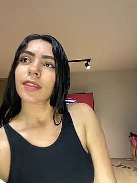 Snapshot of Sara-215 chatting on November 3, 1:40 am Sara-215 online show from November 3, 1:40 am