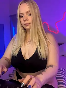 Snapshot of LisaCandy1 chatting on December 3, 4:38 pm LisaCandy1 online show from December 3, 4:38 pm