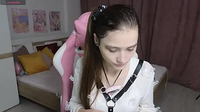 Snapshot of Hana_Flo_ chatting on November 11, 1:44 pm Hana Flo online show from November 11, 1:44 pm