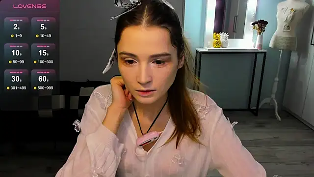 Snapshot of Hana_Flo_ chatting on December 15, 2:32 pm Hana Flo online show from December 15, 2:32 pm