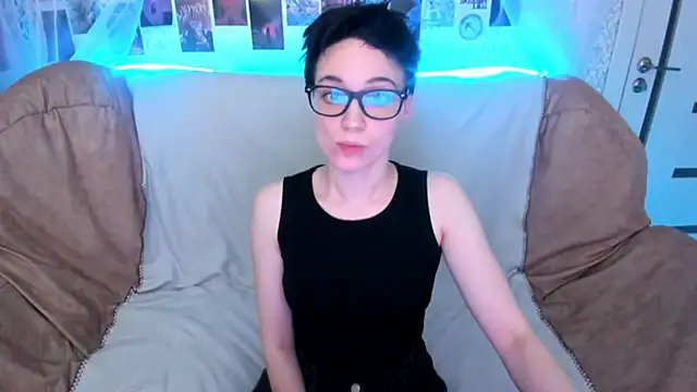 Snapshot of ErickaFetish chatting on December 17, 11:49 am ErickaFetish online show from December 17, 11:49 am