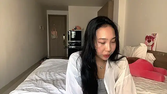 Snapshot of LizParadiz chatting on October 31, 6:25 am LizParadiz online show from October 31, 6:25 am