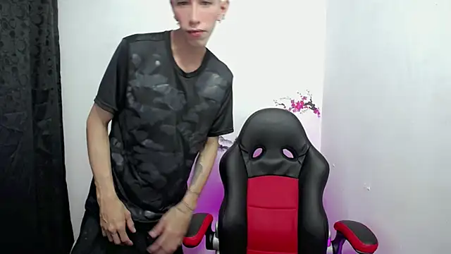 Snapshot of The_latin_boy chatting on November 4, 2:05 pm The latin boy online show from November 4, 2:05 pm