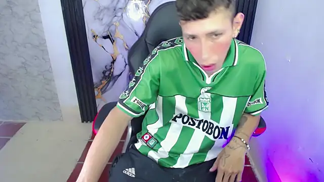 Snapshot of The_latin_boy chatting on November 26, 6:20 pm The latin boy online show from November 26, 6:20 pm