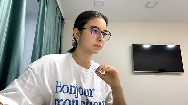 Snapshot of Allisgree chatting on November 14, 7:18 am Allisgree online show from November 14, 7:18 am