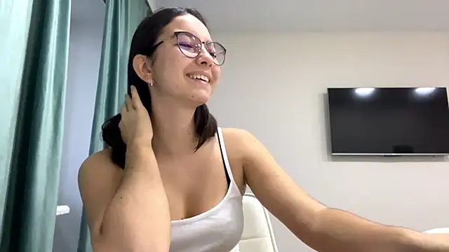 Snapshot of Allisgree chatting on November 18, 8:30 am Allisgree online show from November 18, 8:30 am