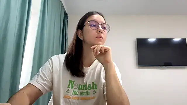 Snapshot of Allisgree chatting on November 20, 7:19 am Allisgree online show from November 20, 7:19 am