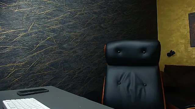 Snapshot of HayesWood chatting on November 11, 6:13 am HayesWood online show from November 11, 6:13 am