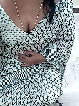 Snapshot of tamil_chitra12 chatting on November 1, 5:37 pm tamil chitra12 online show from November 1, 5:37 pm