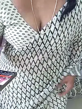 Snapshot of tamil_chitra12 chatting on November 5, 4:34 am tamil chitra12 online show from November 5, 4:34 am