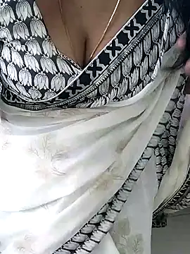 Snapshot of tamil_chitra12 chatting on December 5, 5:49 am tamil chitra12 online show from December 5, 5:49 am