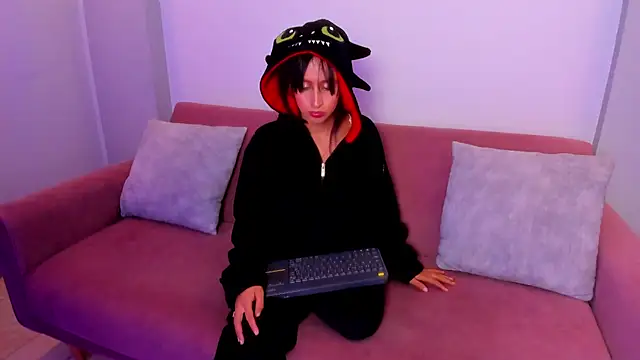 Snapshot of Julietta01 chatting on November 10, 3:05 am Julietta01 online show from November 10, 3:05 am