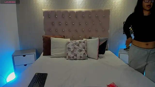 KamyGlam online show from April 11, 8:35 pm