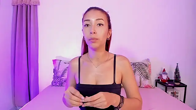 Snapshot of julialex_ chatting on November 24, 7:02 pm julialex online show from November 24, 7:02 pm