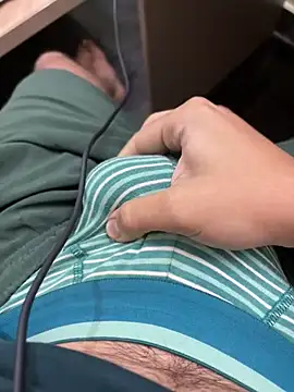 Snapshot of SentScruples chatting on November 17, 6:46 pm SentScruples online show from November 17, 6:46 pm