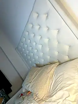 Snapshot of isabella-montes chatting on November 30, 1:53 am isabella-montes online show from November 30, 1:53 am