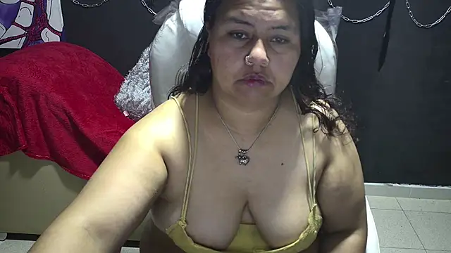 Snapshot of serenamystsh chatting on November 12, 9:36 pm serenamystsh online show from November 12, 9:36 pm