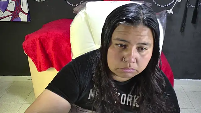 Snapshot of serenamystsh chatting on November 25, 1:38 am serenamystsh online show from November 25, 1:38 am