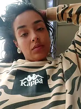 Snapshot of Moon_And_Sunn chatting on October 29, 3:47 pm Moon And Sunn online show from October 29, 3:47 pm