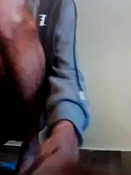 Snapshot of skinniyGabriel chatting on November 19, 1:55 pm skinniyGabriel online show from November 19, 1:55 pm