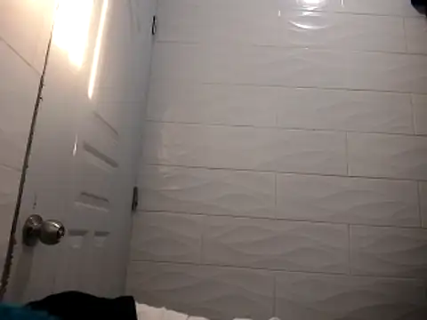 Snapshot of skinniyGabriel chatting on December 14, 9:30 pm skinniyGabriel online show from December 14, 9:30 pm