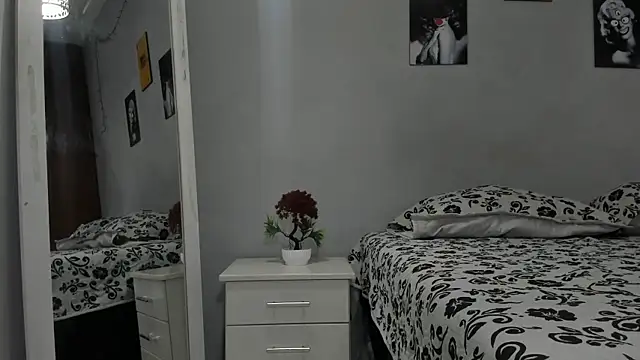 Snapshot of sexynova_93 chatting on November 28, 8:11 pm sexynova 93 online show from November 28, 8:11 pm