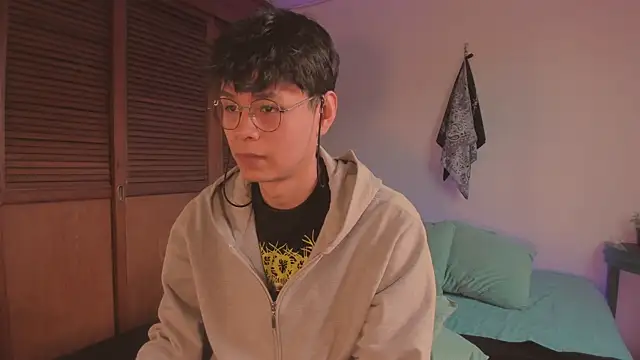 Snapshot of estmonnn chatting on December 13, 10:26 pm estmonnn online show from December 13, 10:26 pm