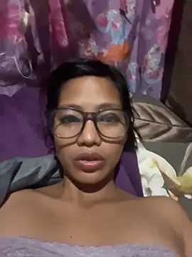 Snapshot of hottiebabe23 chatting on November 3, 12:46 am hottiebabe23 online show from November 3, 12:46 am