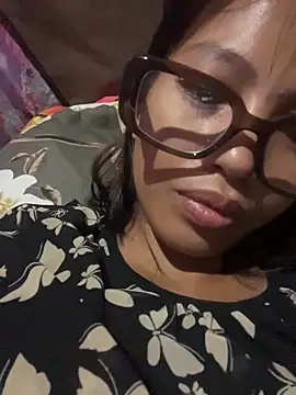 Snapshot of hottiebabe23 chatting on December 20, 7:10 pm hottiebabe23 online show from December 20, 7:10 pm