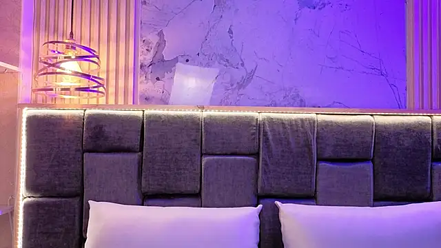 Snapshot of Im-Lola chatting on November 6, 7:37 pm Im-Lola online show from November 6, 7:37 pm