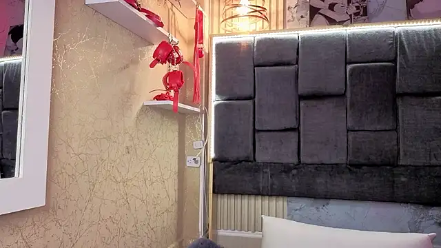 Im-Lola online show from February 11, 12:15 am