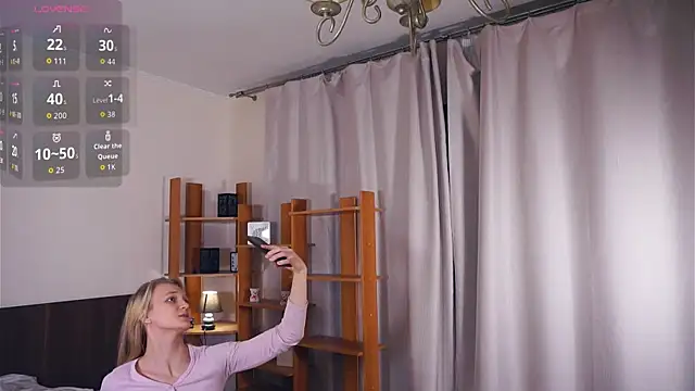 Snapshot of DierdreJacobsohn chatting on December 17, 6:30 am DierdreJacobsohn online show from December 17, 6:30 am