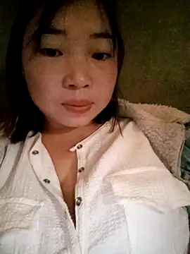 Snapshot of julybe chatting on November 6, 4:57 am julybe online show from November 6, 4:57 am