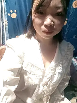 Snapshot of julybe chatting on November 23, 1:00 pm julybe online show from November 23, 1:00 pm