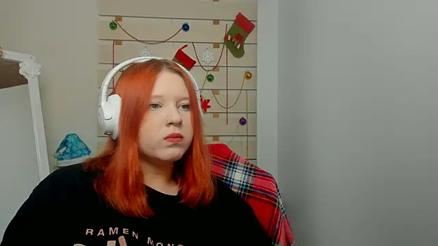 Snapshot of FoxPlayXX chatting on December 4, 10:18 pm FoxPlayXX online show from December 4, 10:18 pm