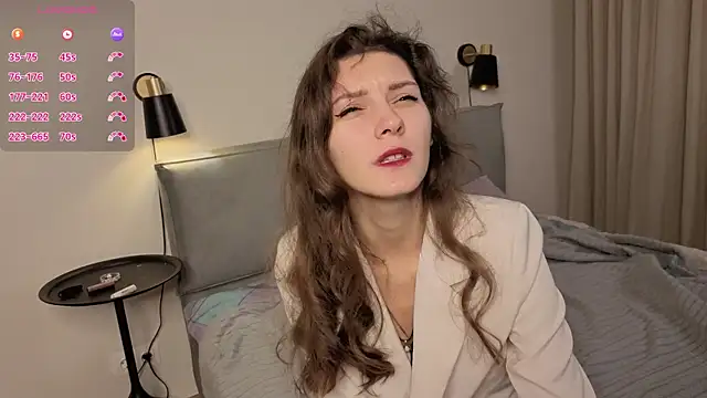 Snapshot of LauraYoungg chatting on November 12, 8:41 pm LauraYoungg online show from November 12, 8:41 pm