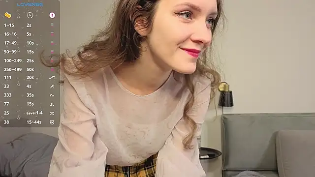 Snapshot of LauraYoungg chatting on November 28, 8:44 pm LauraYoungg online show from November 28, 8:44 pm