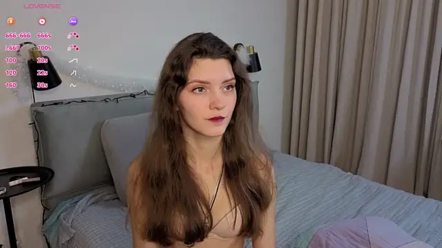 Snapshot of LauraYoungg chatting on December 13, 9:09 pm LauraYoungg online show from December 13, 9:09 pm