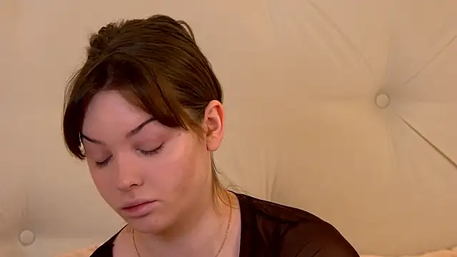 VickiBanx online show from November 7, 4:01 am