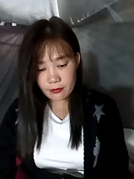 Snapshot of -Lana-123 chatting on November 14, 1:37 am -Lana-123 online show from November 14, 1:37 am