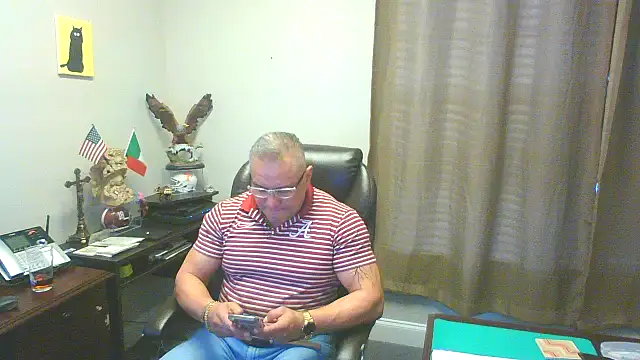 Snapshot of Chacho_1972 chatting on December 13, 9:09 pm Chacho 1972 online show from December 13, 9:09 pm