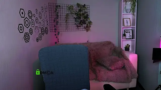 lisa dark  online show from January 14, 10:10 am