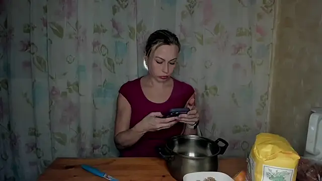 Elle Milfa online show from April 10, 6:56 pm