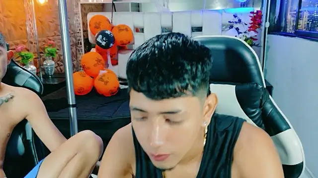 Snapshot of darwinandbrayann chatting on November 1, 12:18 pm darwinandbrayann online show from November 1, 12:18 pm