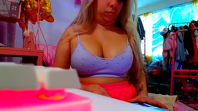 Snapshot of PrincessKDoll chatting on March 31, 1:11 pm PrincessKDoll online show from March 31, 1:11 pm